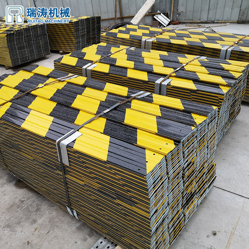 2米鍍鋅18公分黃黑踢腳板成品.jpg